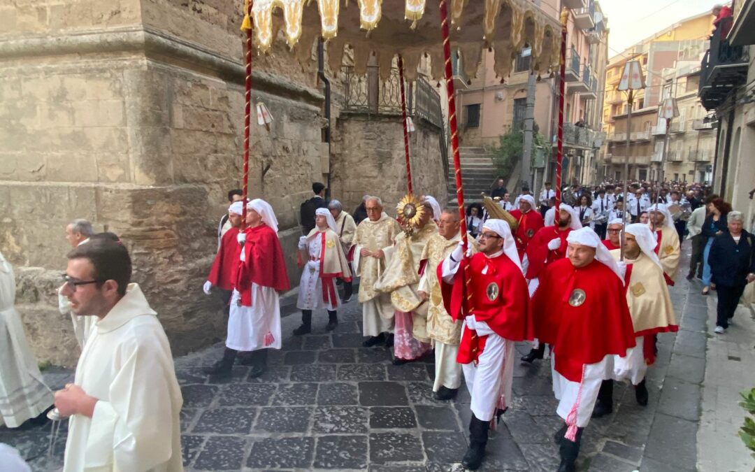 Celebrata la solennità del Corpus Domini con le rappresentanze delle Confraternite